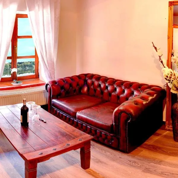 Štiřínská stodola u Prahy, hotel v Kamenicích