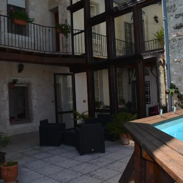 Hotel des Consuls, hotel v destinaci Castelnau-de-Montmiral