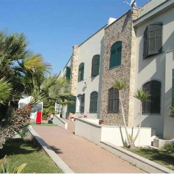 Albergo Ristorante Lucciola, hótel í Santo Stefano al Mare