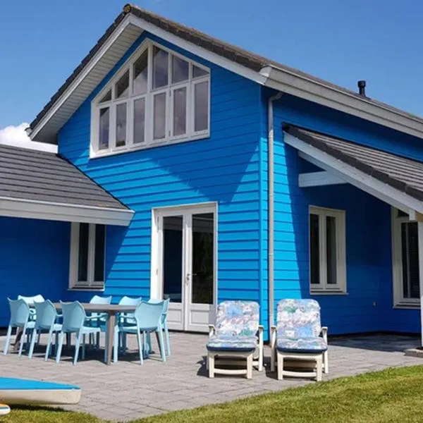 The Blue House - Luxurious Waterfront Villa Zeewolde, hotell sihtkohas Zeewolde
