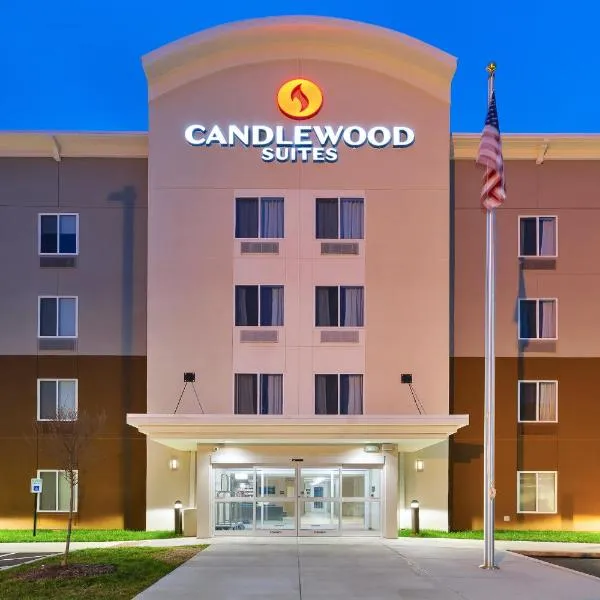 Candlewood Suites Louisville - NE Downtown Area, an IHG Hotel, hotel di Charlestown