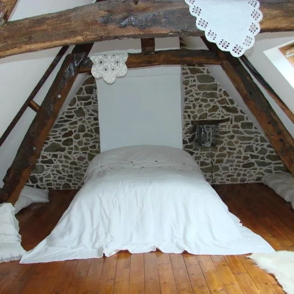 CHAMBRE ROMANTIQUE CHEZ L'HABITANT à LAMBALLE, hotel v destinaci Lamballe