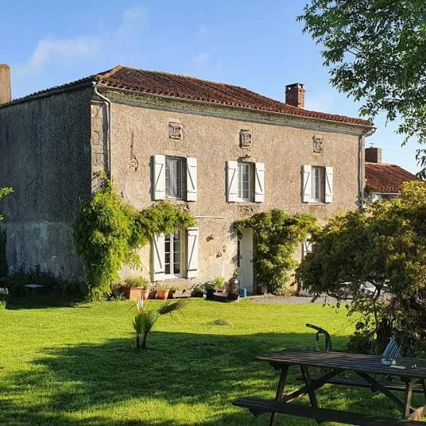 Wisteria House, hotel in Neuvy-Bouin