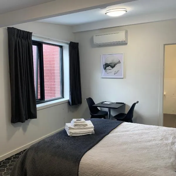 Queens Arms Hotel, hotel v destinaci Longford