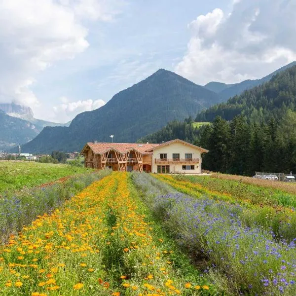 Eco-Green Fiores Agriturismo, hotel v destinaci Vigo di Fassa