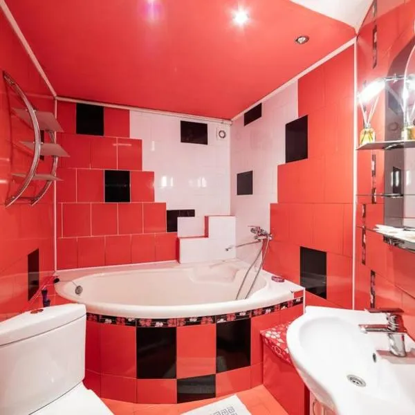 Дизайнерська квартира у центрі міста, hotel in Uzhhorod