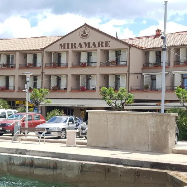 Hotel Miramare, hotel v Njivicah