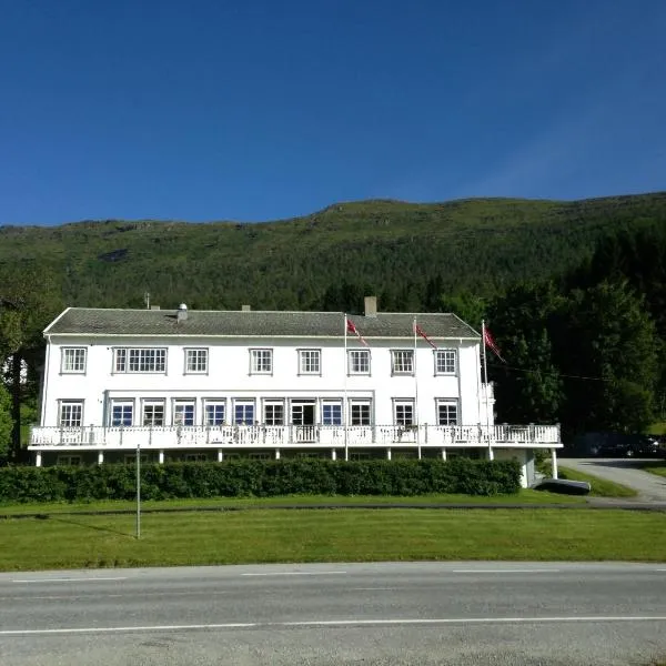 Eidsvåg Fjordhotell, hotel in Øverås