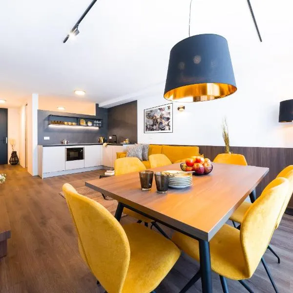 Gerharts Premium City Living - center of Brixen with free parking and Brixencard โรงแรมในเบรสซาโนเน