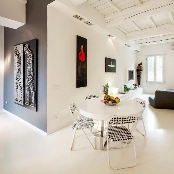 Charming Flat in centro a Ferrara con posto auto, hotel in Ferrara
