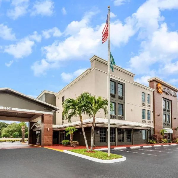 La Quinta by Wyndham St. Petersburg Northeast *Newly Renovated, hotell i St Petersburg
