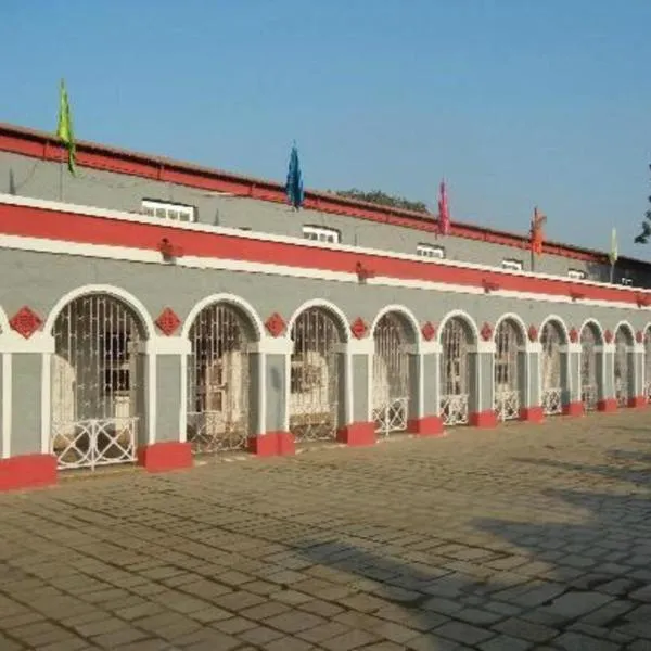 Hotel Grand Barrack，位于Khandwa的酒店