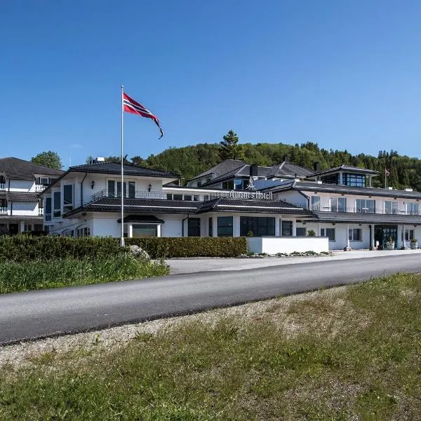 Aursnes Hotell, hotel en Hundeidvik