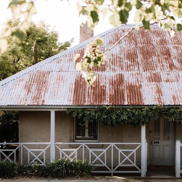 French Cottage Beechworth with stunning Alfresco Garden, hotel a Beechworth