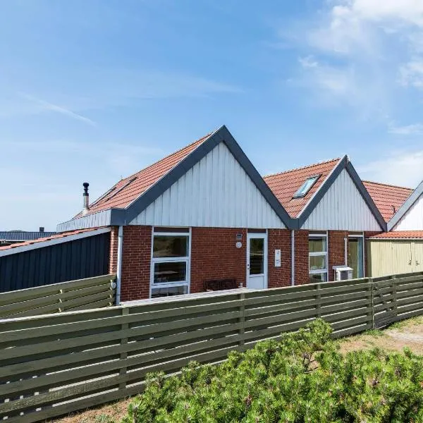 6 person holiday home in Hvide Sande, hotell sihtkohas Bjerregård