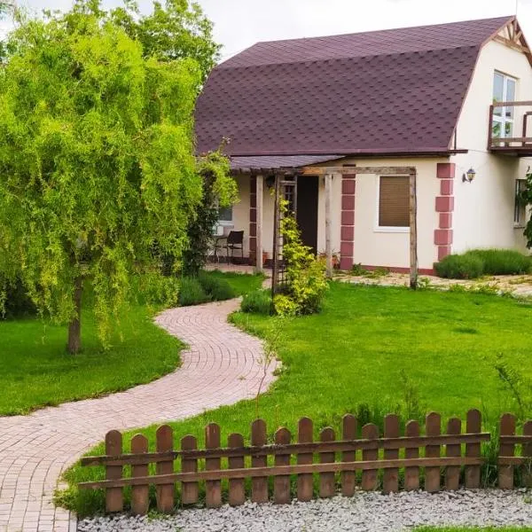 Villa del Grossa Будинок з каміном та чаном на дровах, hotel in Kuchakiv