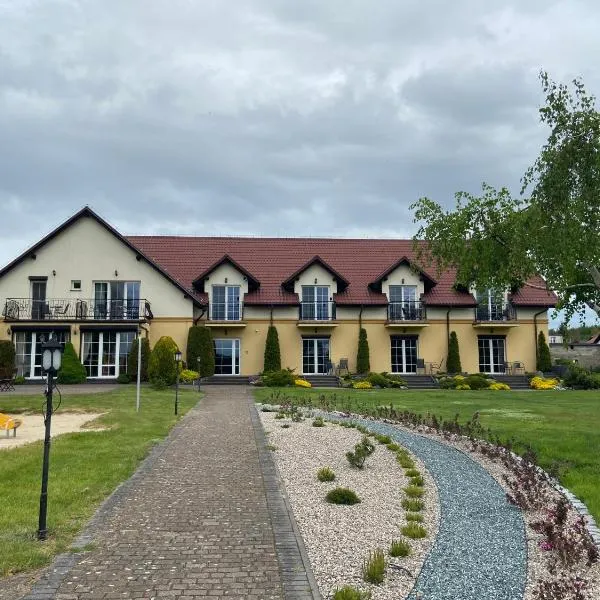 Paradise, hotel en Charzykowy