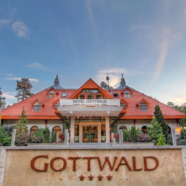 Hotel Gottwald, hotel a Tata