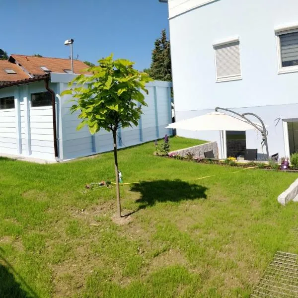 Casa Elea, die Ferienwohnung mit Terrasse und Garten am Tor zum Bodensee, hotel in Stockach