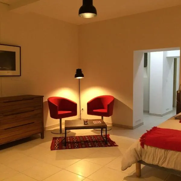 Le Studio du Château, hotel em Auriac-sur-Vendinelle
