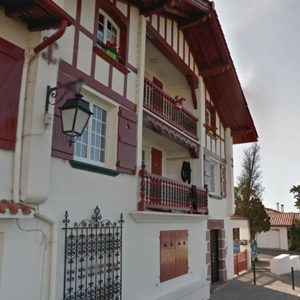 Charmant appartement, plein pied, 2 places parkings, hotelli kohteessa Guéthary