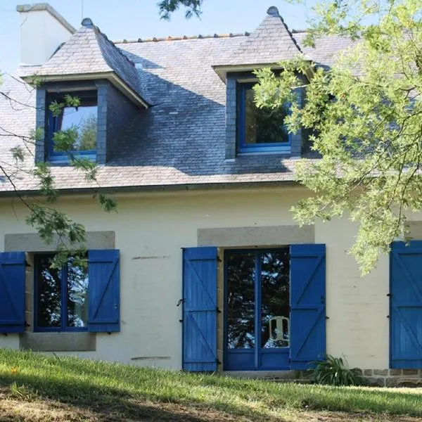 Maison de caractère à Plougrescant avec jardin et parking. – hotel w mieście Plouguiel