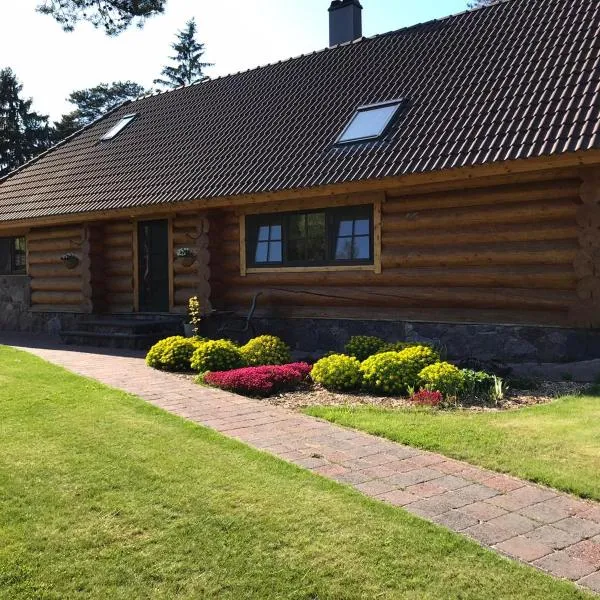 The gorgeous log house, that brings out the smile!, hotell i Viinistu