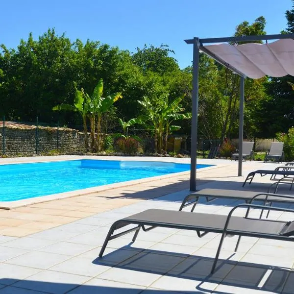 Gites Jardin-darcy - Piscine au sel, hotel u gradu Bois