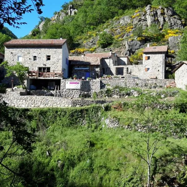 La myrtilleraie, hotel in Lachamp-Raphaël