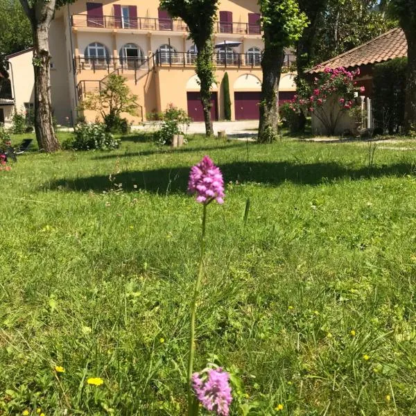 Logis Hôtel Restaurant Le Castel Fleuri, viešbutis mieste Auberives-en-Royans