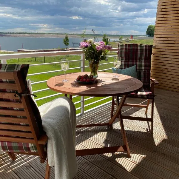 Modernes Apartment am Hafen mit Seeblick, hotel in Großräschen