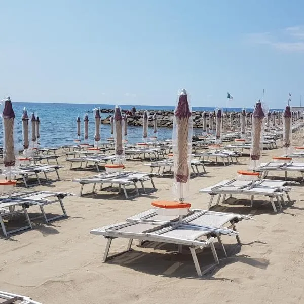 Vicino al mare in centro sulla nuova pista ciclabile, hotel en Imperia