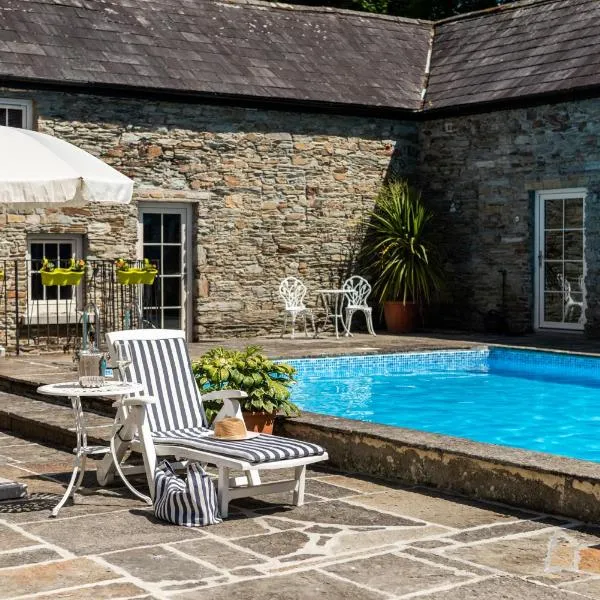 Ardnavaha House - Poolside Cottages, hotel v destinaci Clonakilty