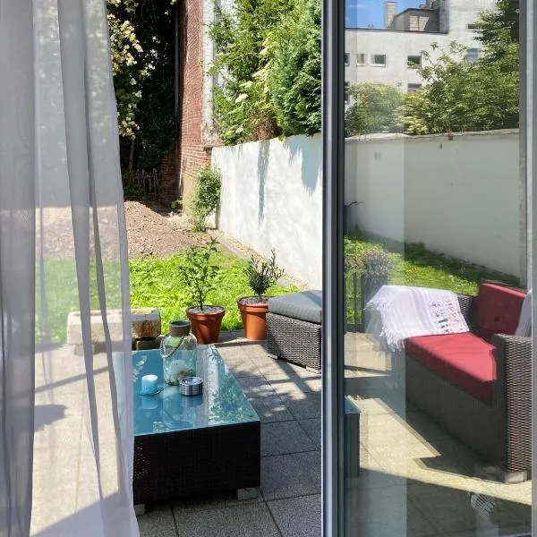 Chez Coco Apartment 1 Aachen، فندق في Venwegen