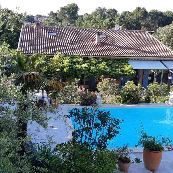 VILLA LA LICORNE - Piscine privée, Spa, Tennis, Golf à 9km, hotel in Belcodène
