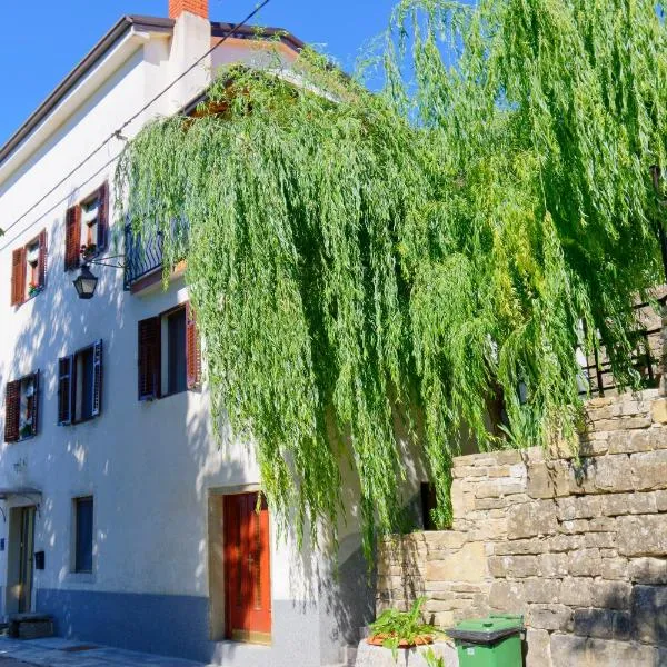 Apartments Smile, hotel in Grožnjan