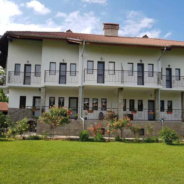 Стаи за гости ''Живел'', hotel in Gumoshtnik