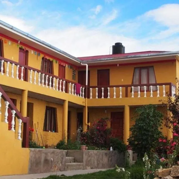 Hostal Utama: Comunidad Yumani'de bir otel