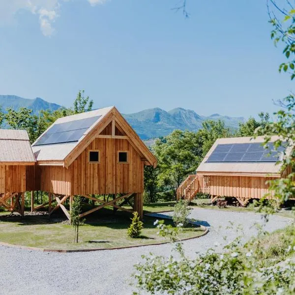 Les cabanes du Dauphiné et logis à la ferme, hotel in Gap