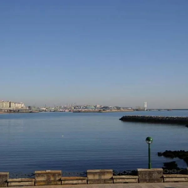 A Coruña - Playa Santa Cristina, Perillo-Oleiros、オレイロスのホテル