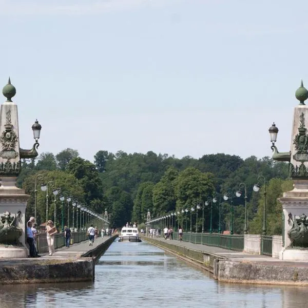 LES CHAMPS, hotel en Cernoy-en-Berry