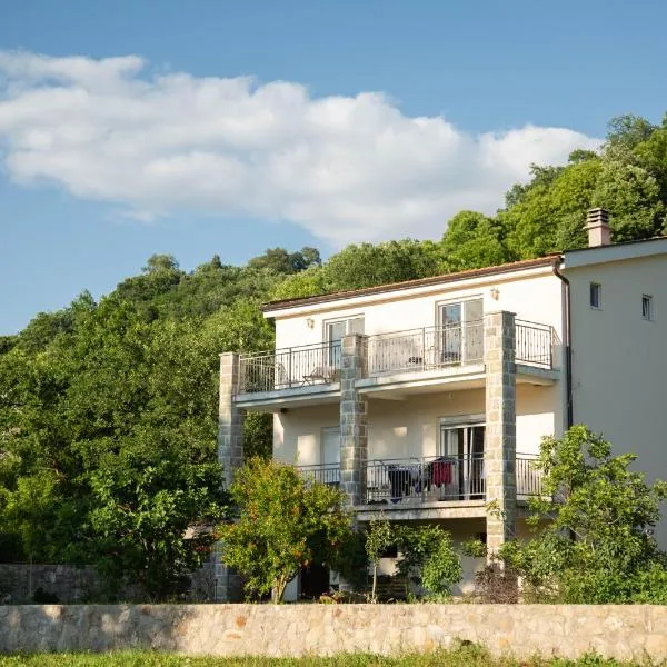 Plamenatz studio apartments, hotel v destinaci Virpazar