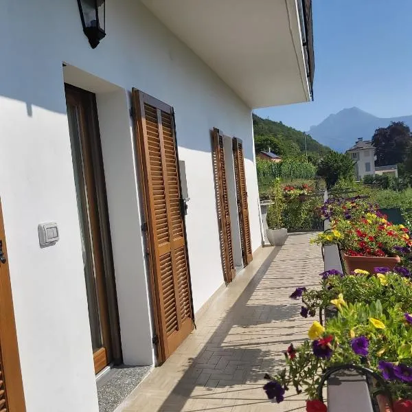 CASA CIMAVILLA con PARCHEGGIO PRIVATO GRATUITO, hotel Crevoladossolában