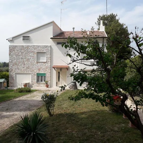Affittacamere Tory, hotel v destinaci Sirolo
