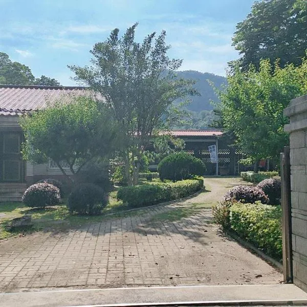 進泉莊民宿 有卡拉ok可以烤肉可以帶寵物, hotel in Miaoli