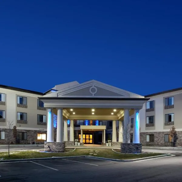 Holiday Inn Express Airport East, an IHG Hotel، فندق في North Salt Lake