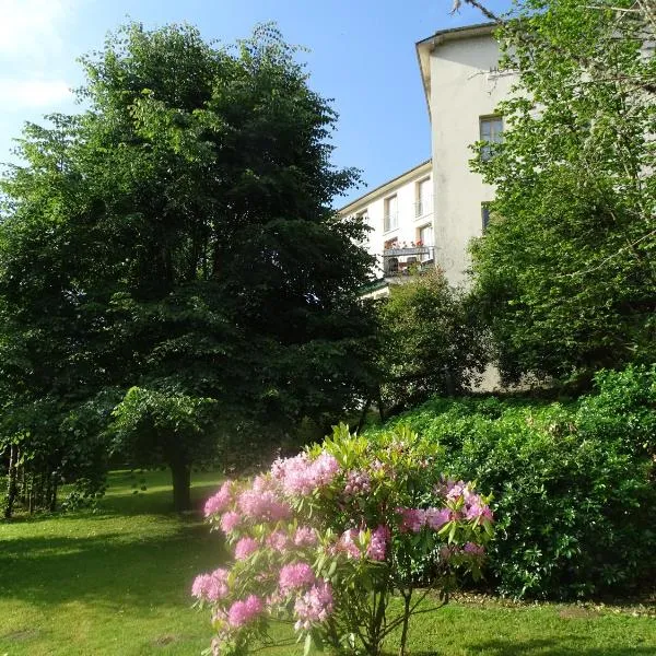Hôtel Ambroise, hotel v destinaci Uzerche