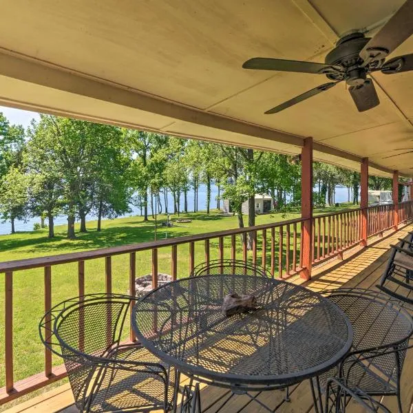 Waterfront Tennessee Home on Kentucky Lake with Deck, hotel in Durham Subdivision