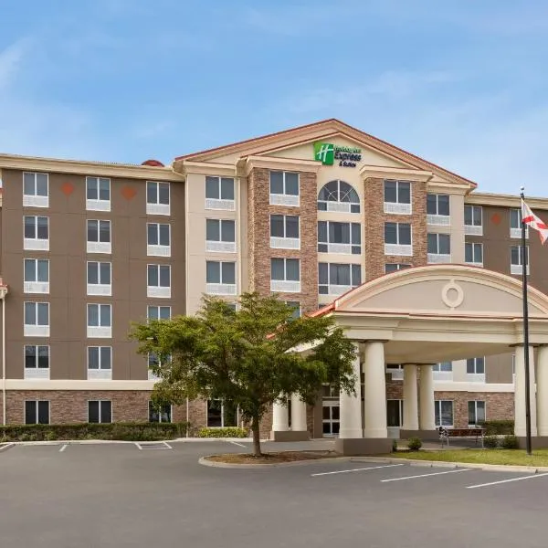 Holiday Inn Express Hotel & Suites Fort Myers East - The Forum, an IHG Hotel: Fort Myers şehrinde bir otel