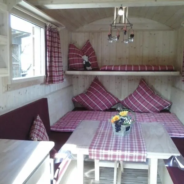 Schäferwagen auf dem Ferienhof Stark, hotel in Kelheimwinzer